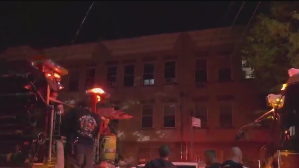 2 dead, 5 injured in suspicious Brooklyn fire: NYPD – PIX11