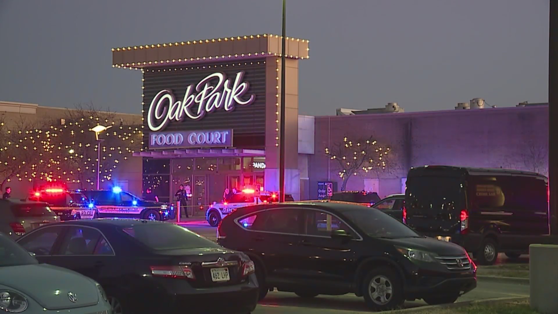 Shots were fired by one shoplifting suspect in at Oak Park Mall – FOX 4 ...