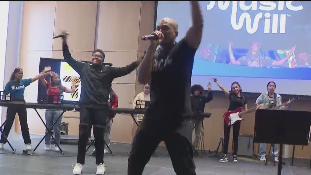 Darryl McDaniels of Run-DMC visits Washington Heights school, supports