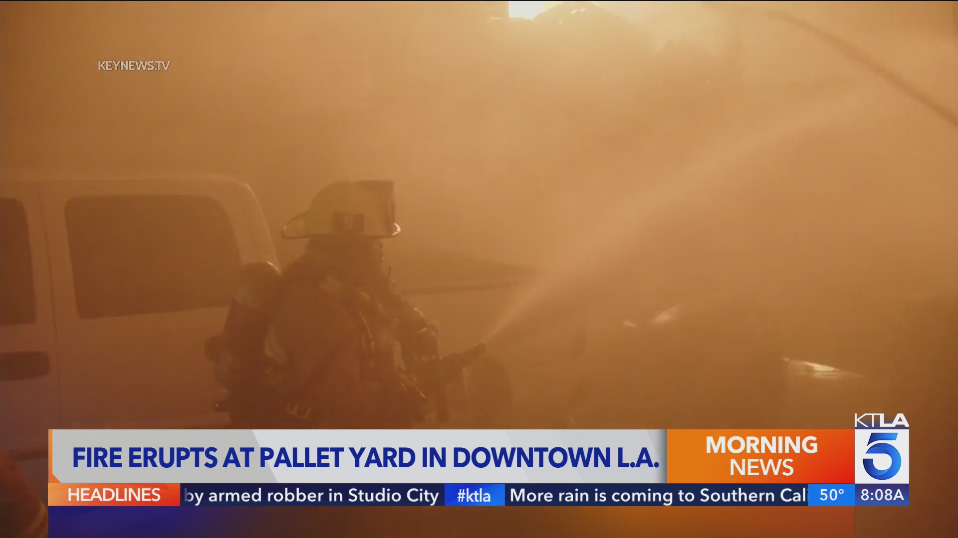 Fire erupts at downtown Los Angeles pallet yard – KTLA