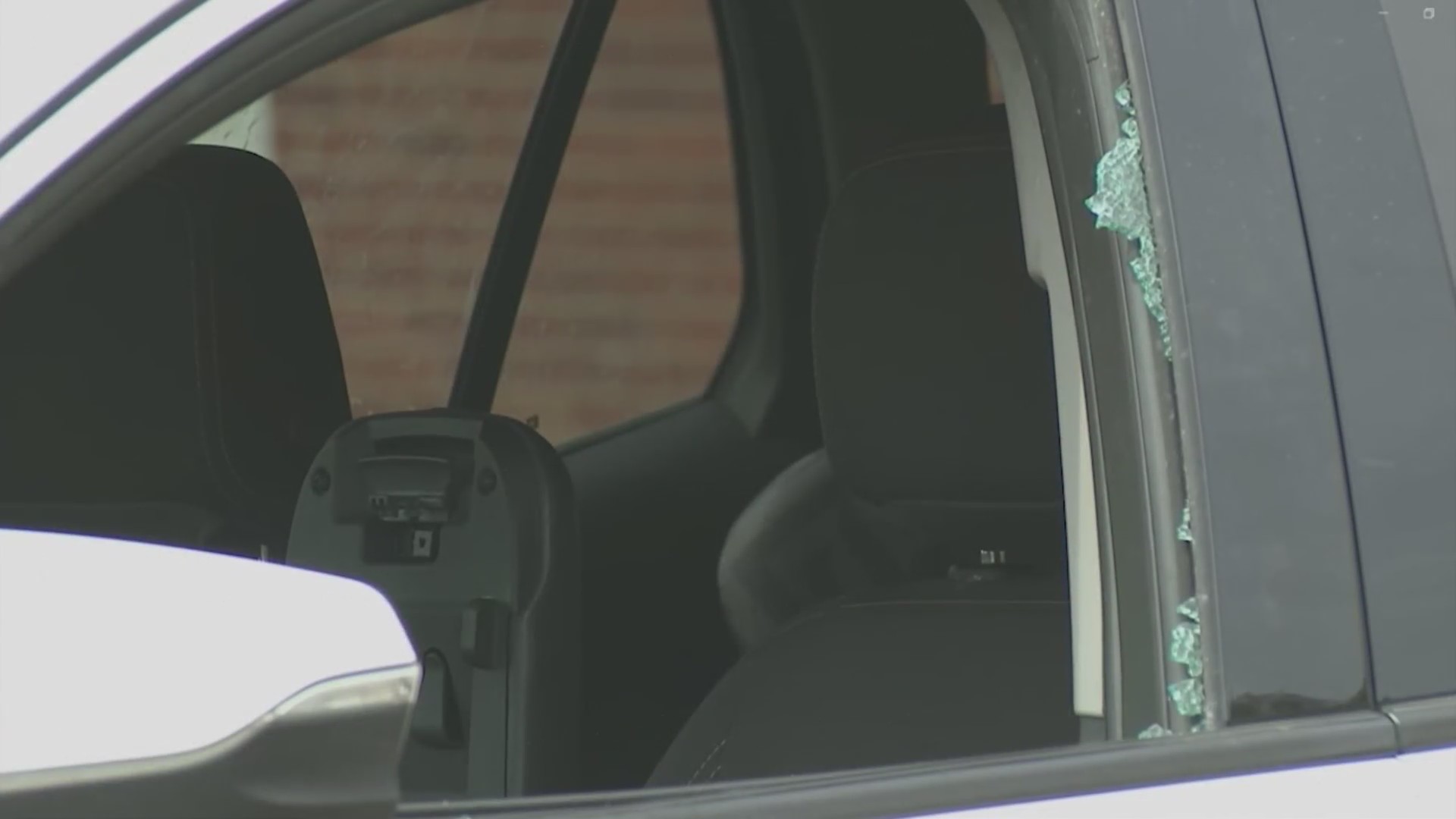 Police investigating multiple car break-ins in KC neighborhood – FOX 4 ...