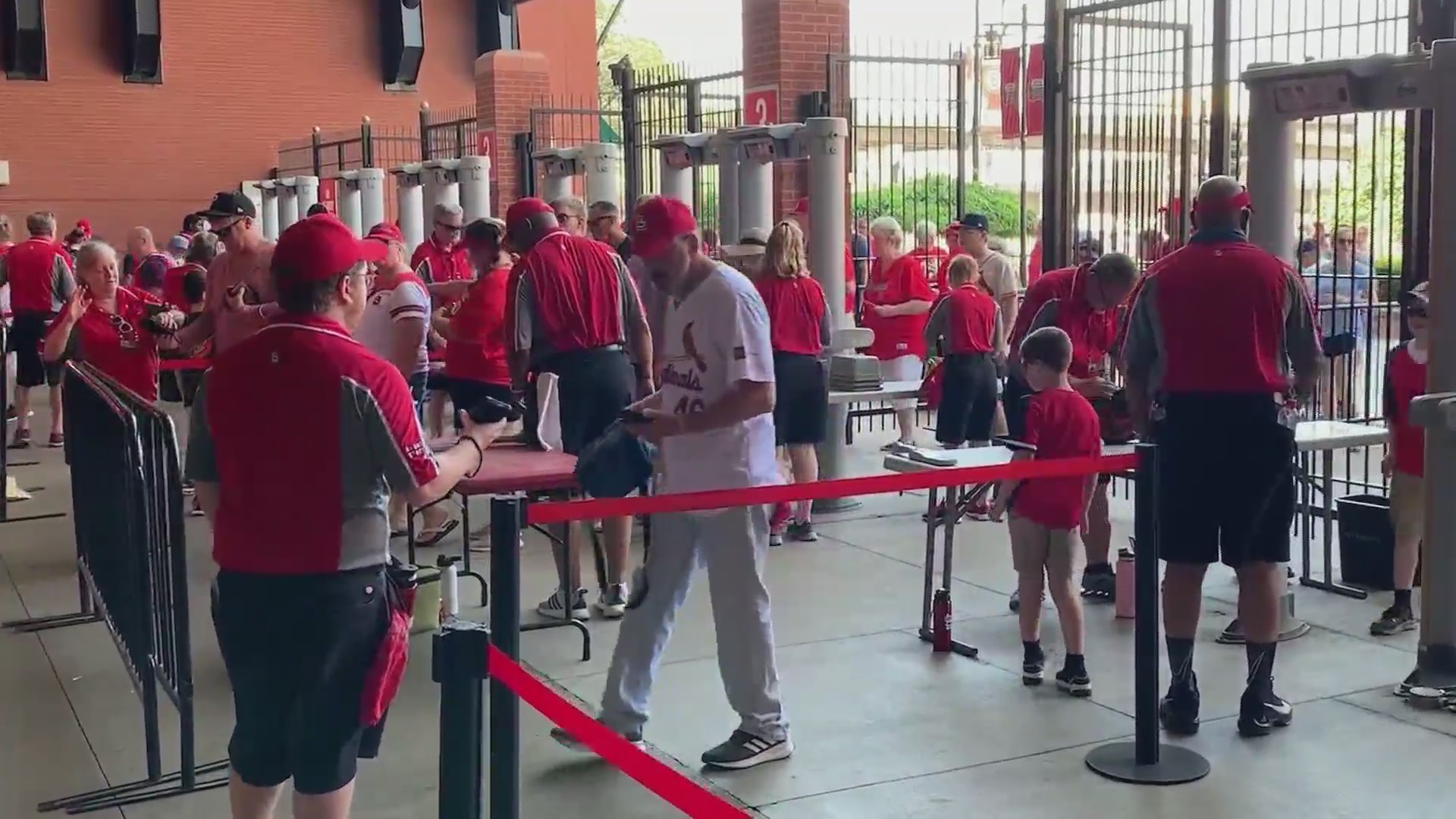 Busch Stadium jobs up for grabs ahead of baseball season FOX 2