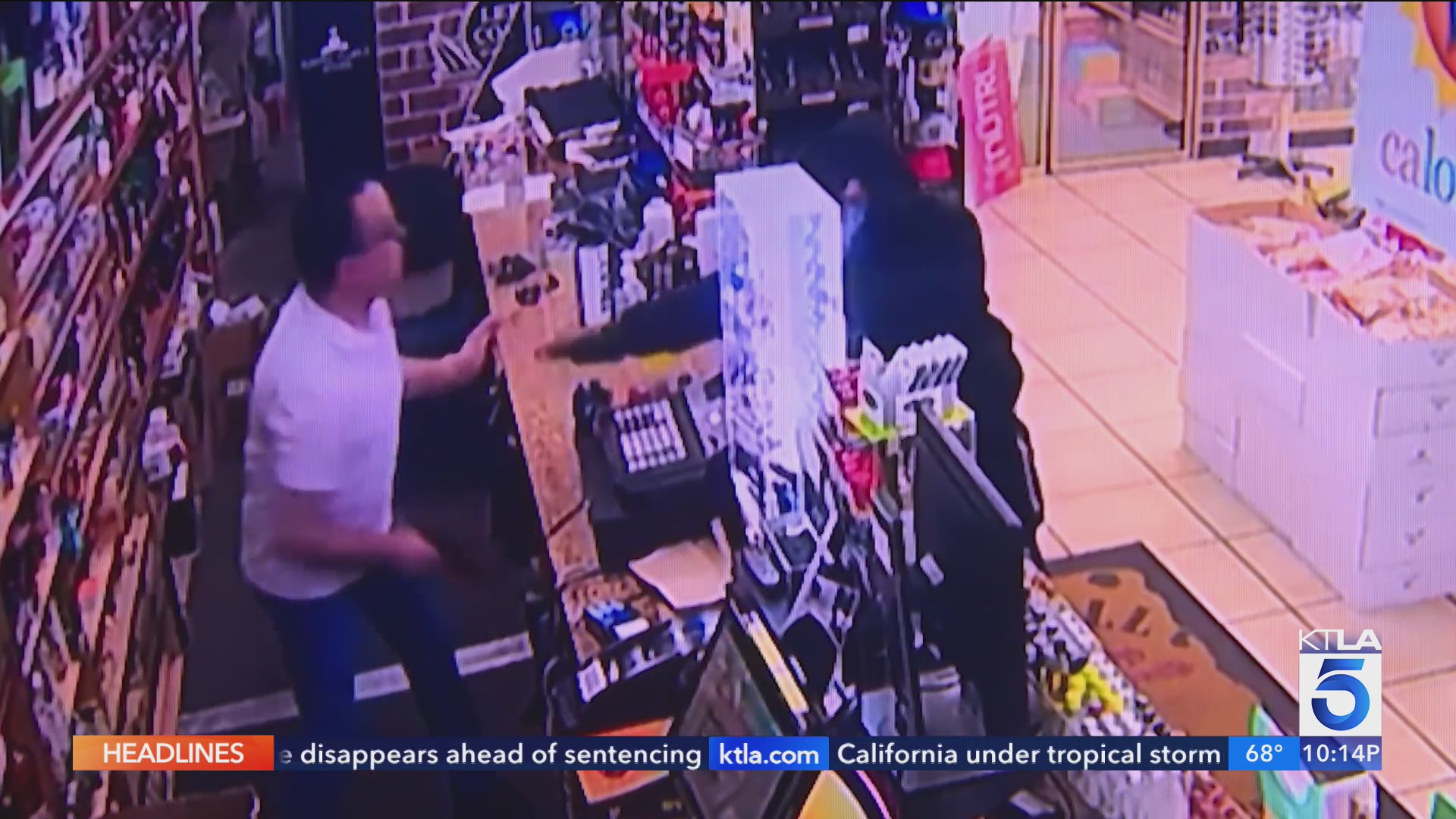 Store clerk thwarts attempted robbery in Fountain Valley – KTLA