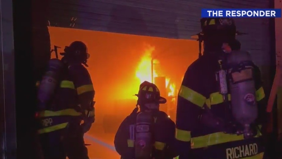 5 firefighters injured in Queens warehouse blaze: FDNY – PIX11