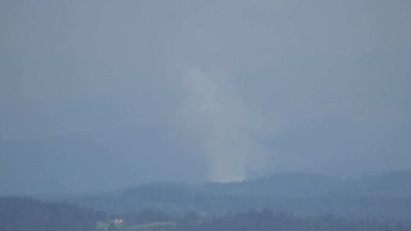 Level 2 ‘Be Set’ evacuation issued as crews battle brush fire in ...