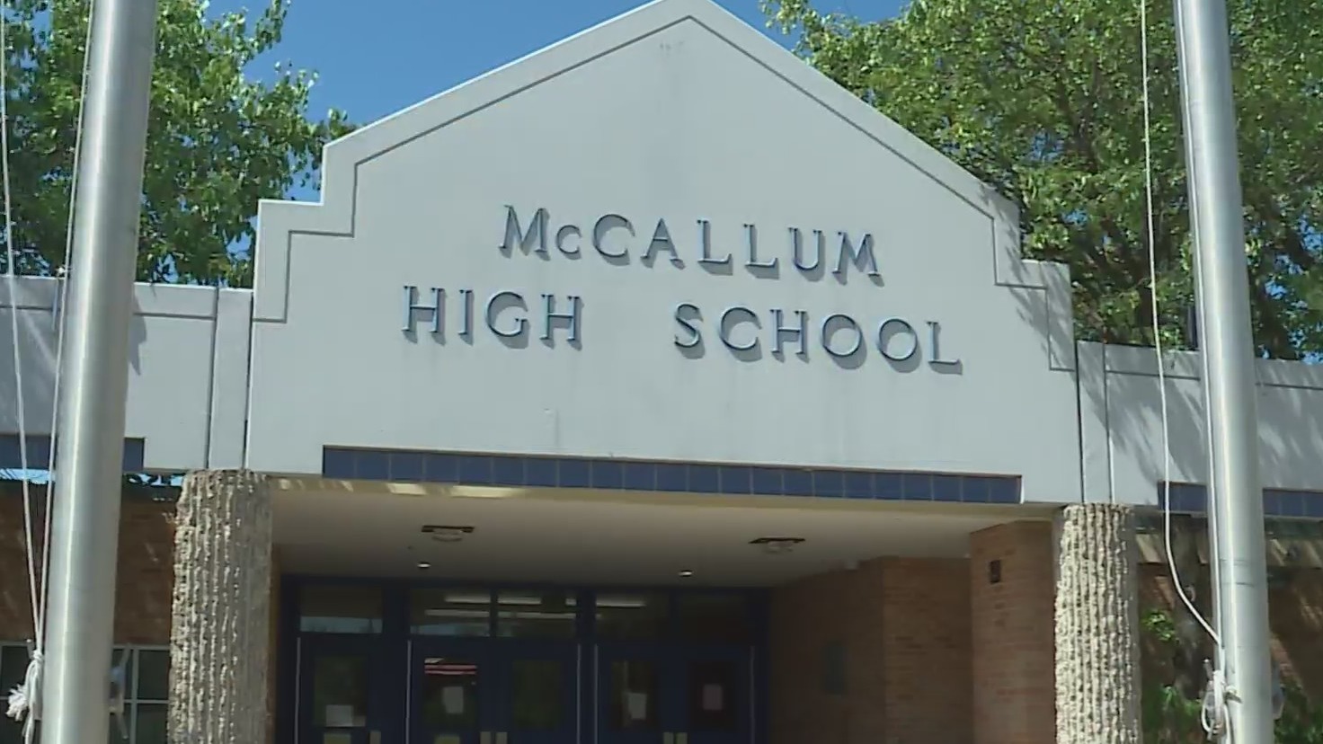 McCallum HS students highlight leaky ceilings, rodents KXAN Austin