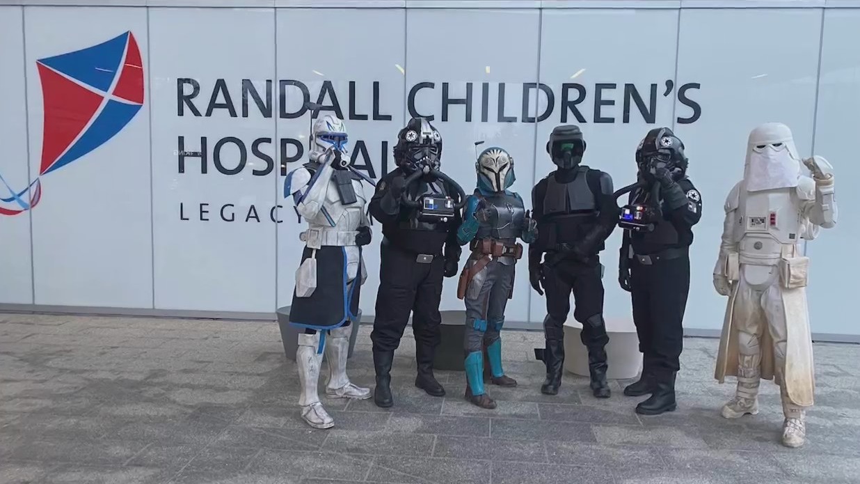 Oregon volunteers cosplay for charity with Star Wars group