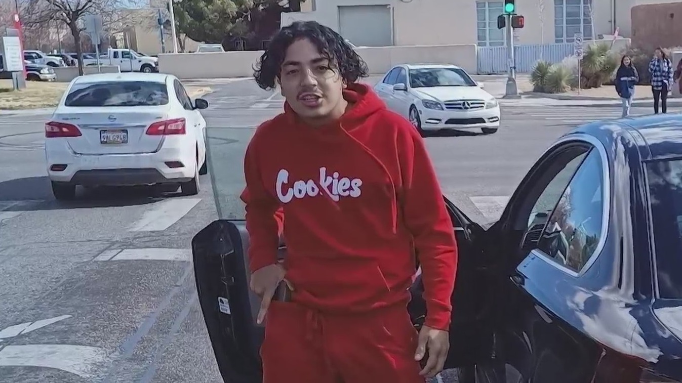 Police search for suspect in attempted carjacking near UNM KRQE NEWS