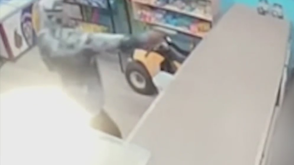 Man shot to death inside Harlem bodega: sources – PIX11