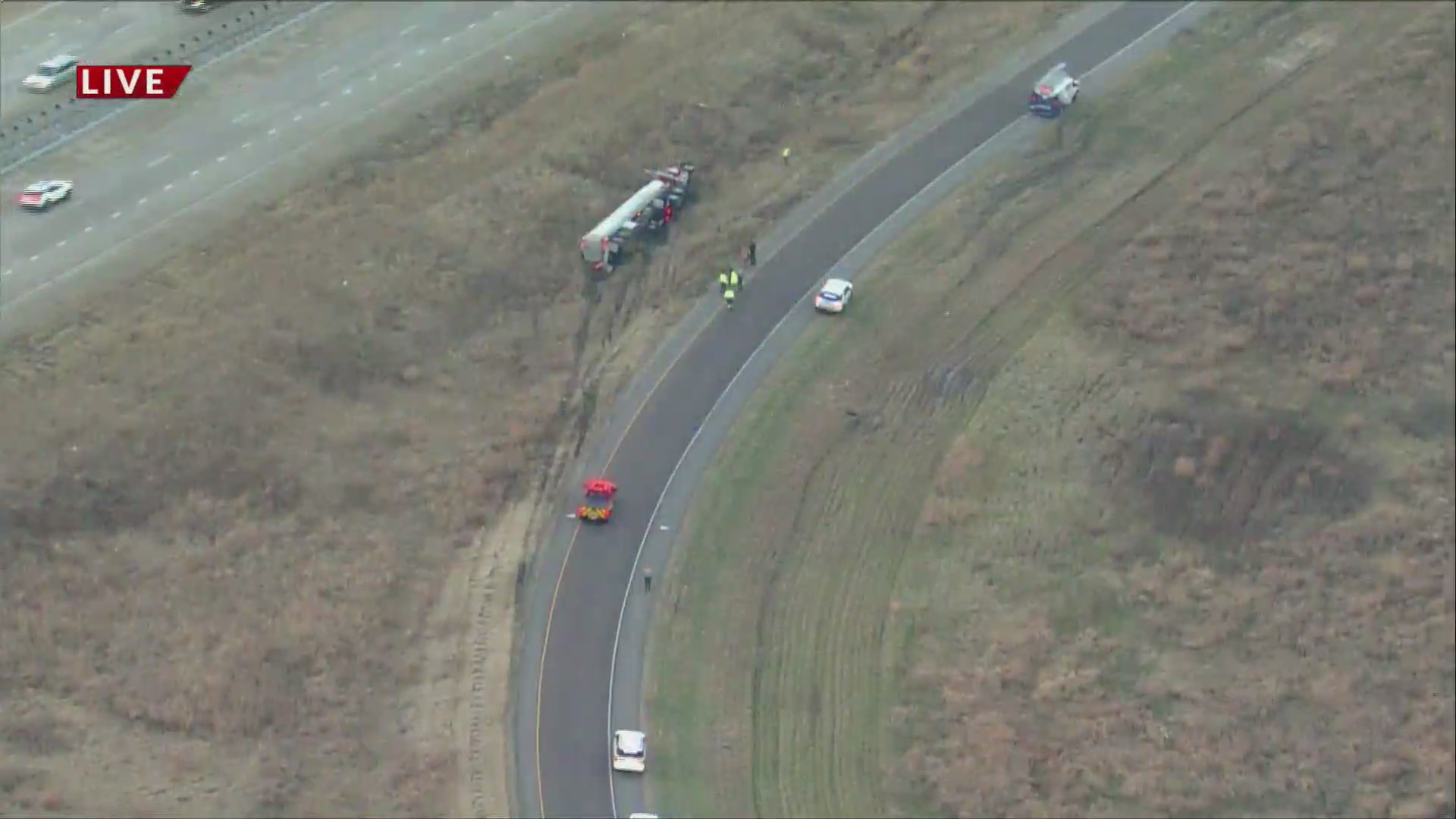 Emergency crews responding to overturned tractor trailer – FOX 2