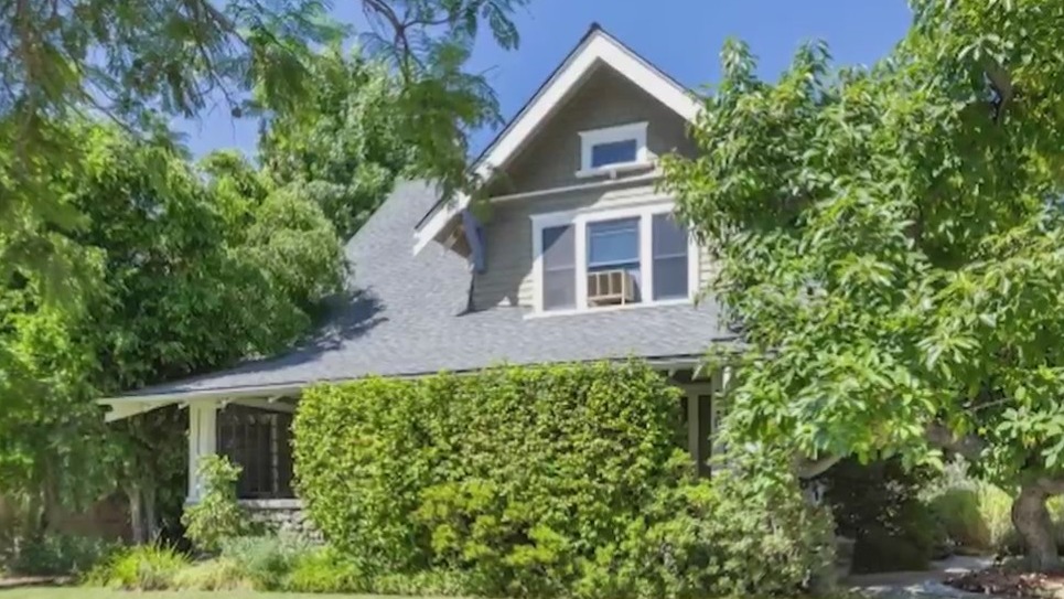 ‘Halloween’ house for sale in Southern California PIX11