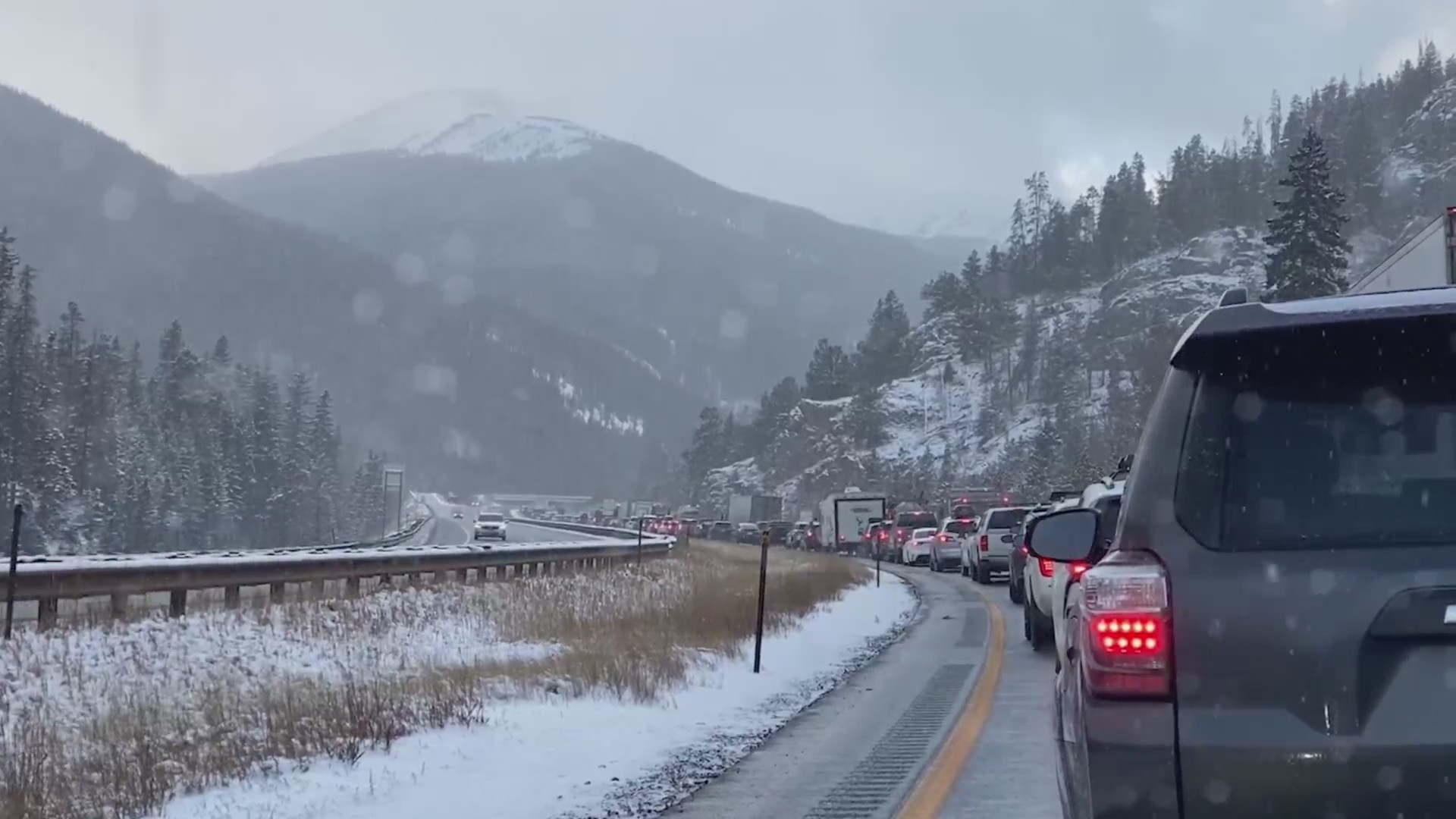 Snow shuts down I-70 leading to high country – FOX31 Denver