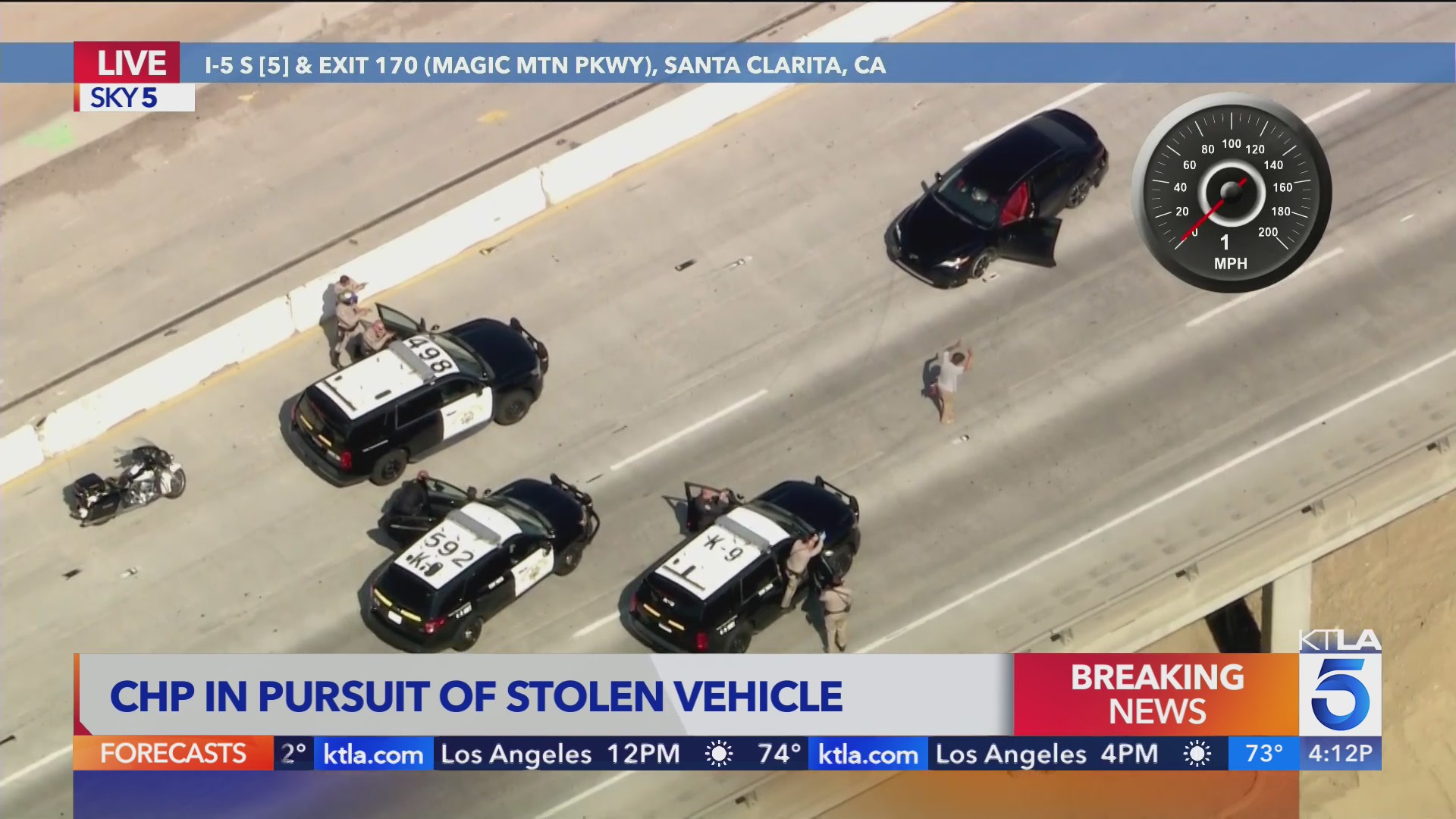 Stolen vehicle suspect in custody in Santa Clarita after chase – KTLA