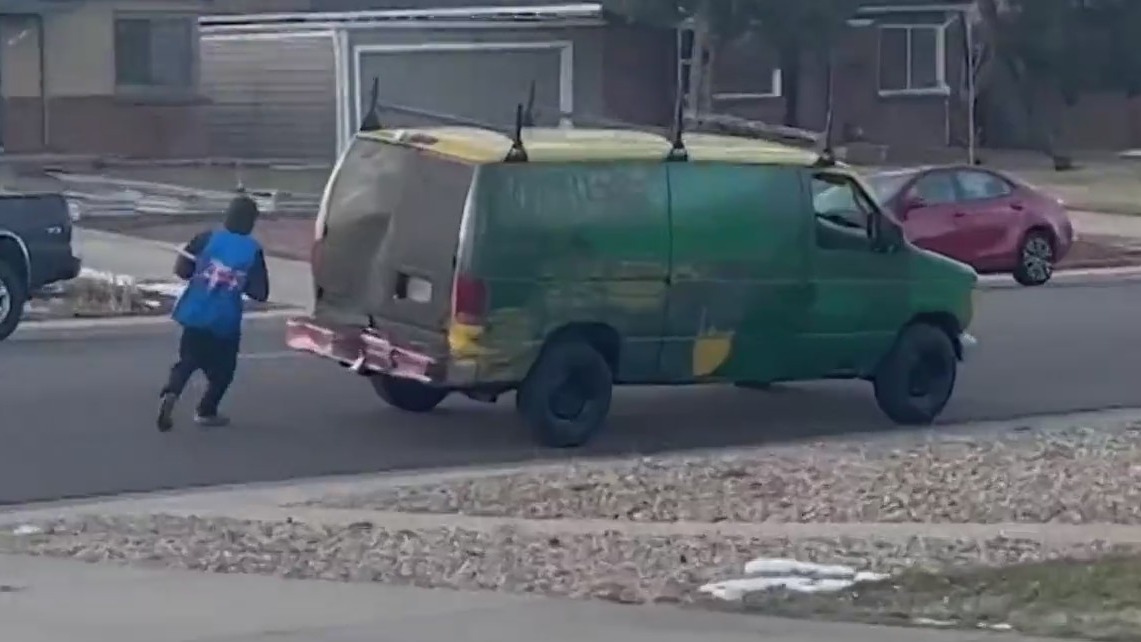 Denver sprinkler thief takes off in green spray-painted van – FOX31 Denver