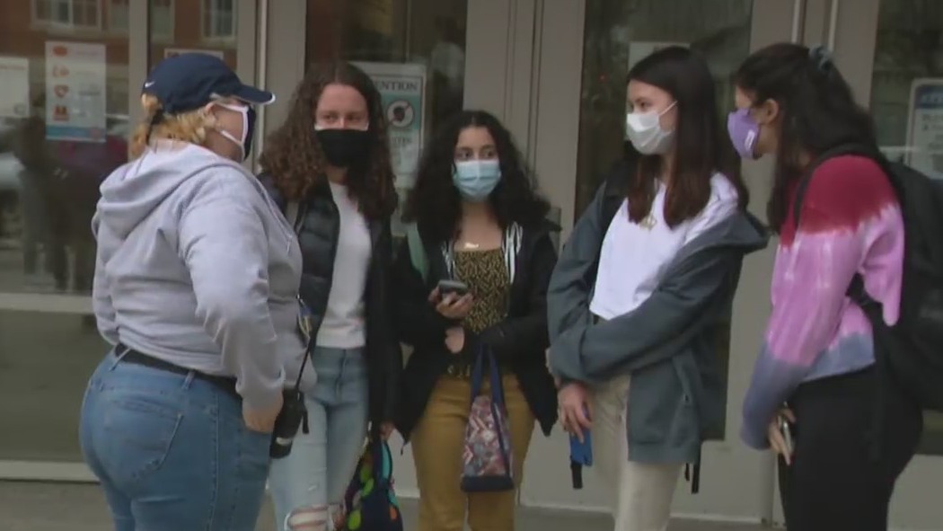 Why Do Notification Bells Make Us Feel Anxious? We Asked An Expert