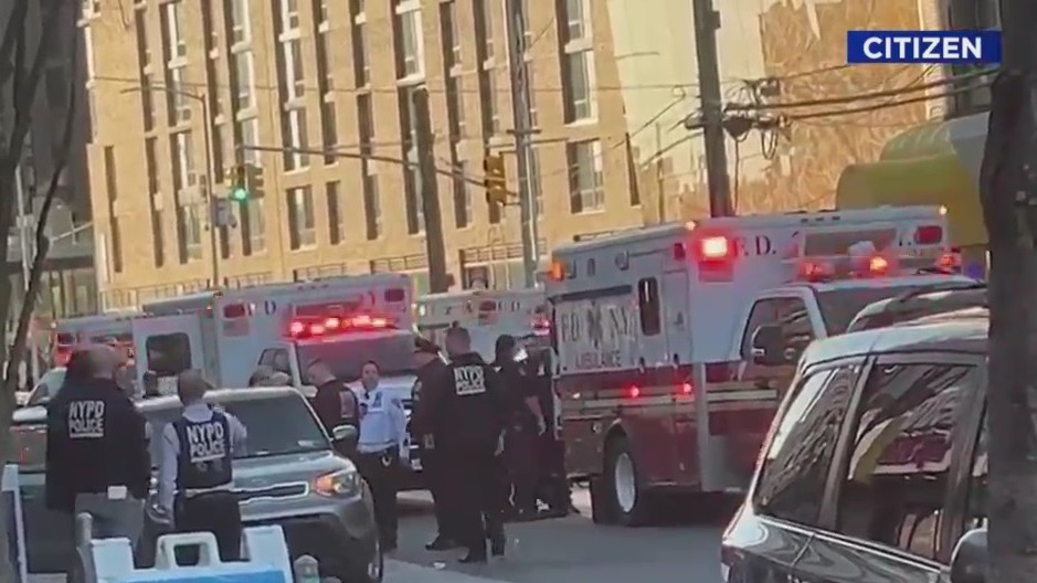 NYPD officer shot in Far Rockaway, Queens: police – PIX11