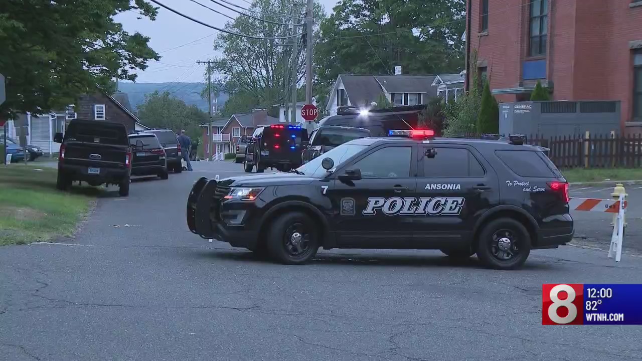 Barricaded man surrenders after 12-hour standoff in Ansonia – WTNH.com