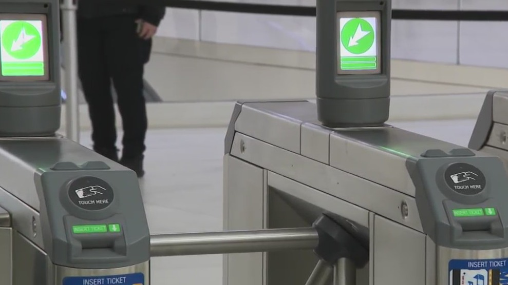 Path Tap Mordering PATH tap-and-go payment now at World Trade Center – PIX11