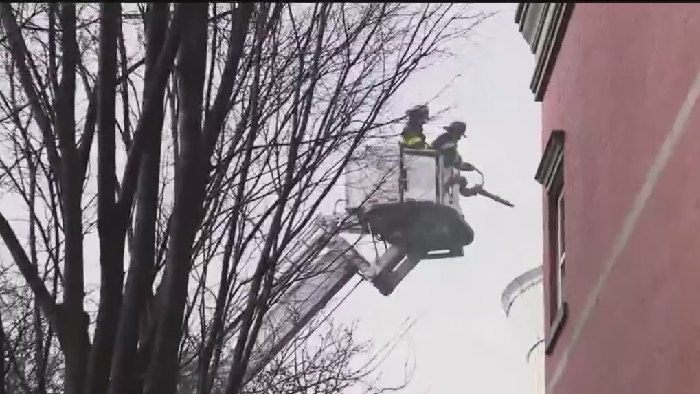 Firefighter injured in 3-alarm Bronx fire – PIX11