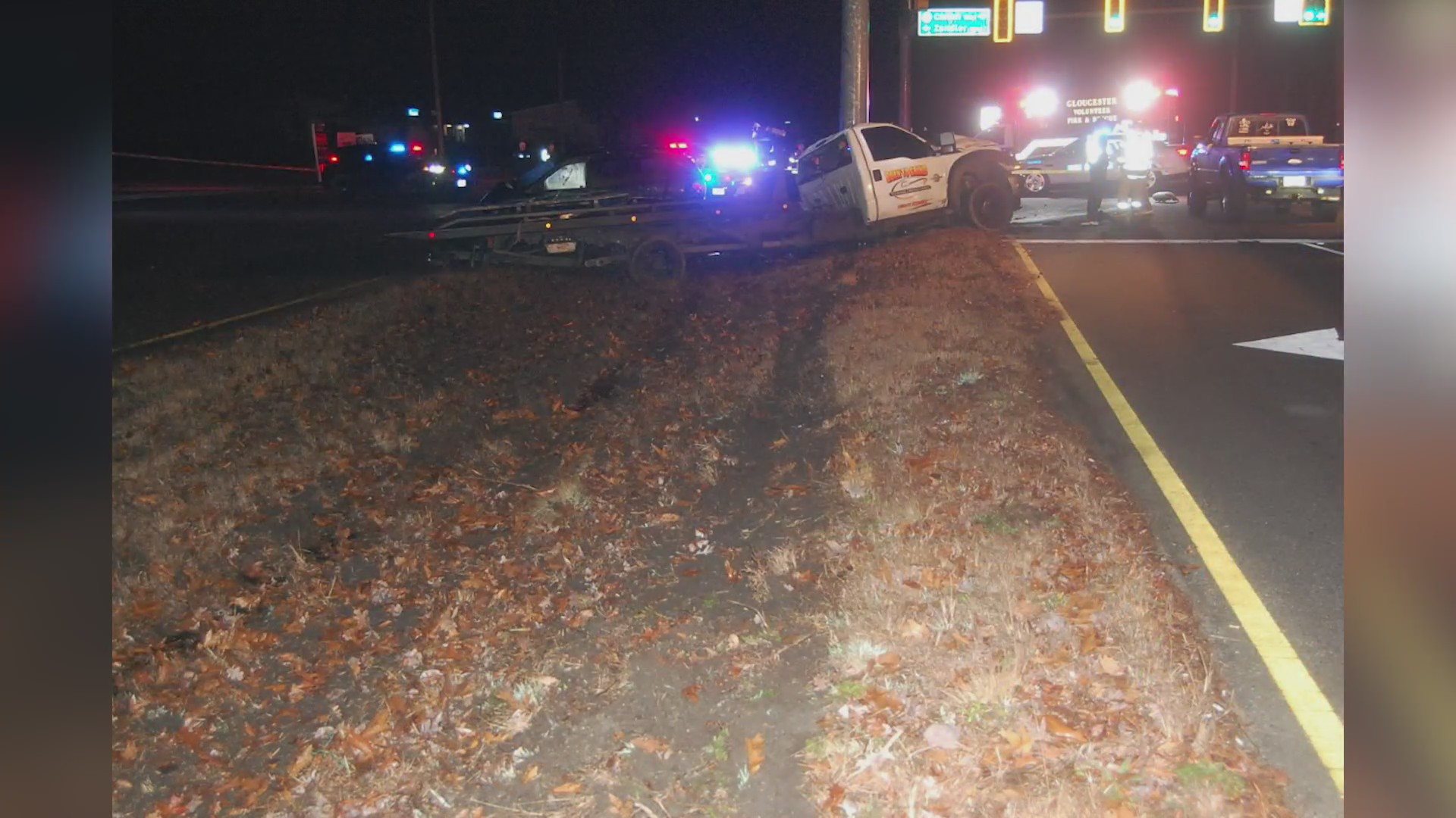 Tow truck driver dies after crashing into traffic signal pole in ...