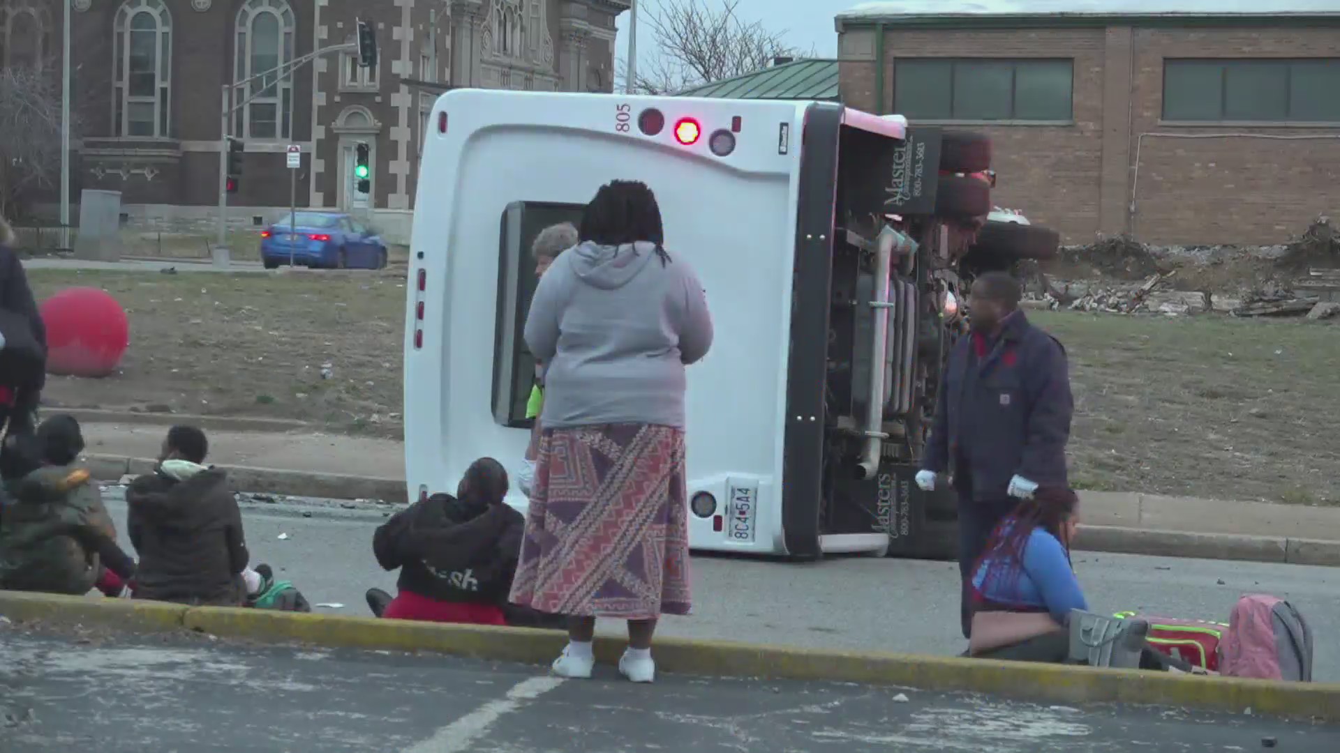 Multi-vehicle crash in north St. Louis – FOX 2