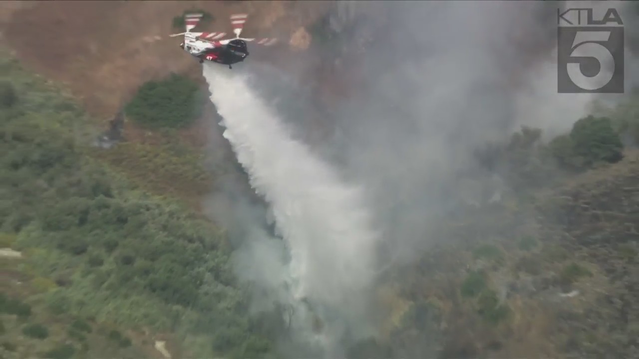 Crews battle brush fire in Laguna Niguel (raw) – KTLA