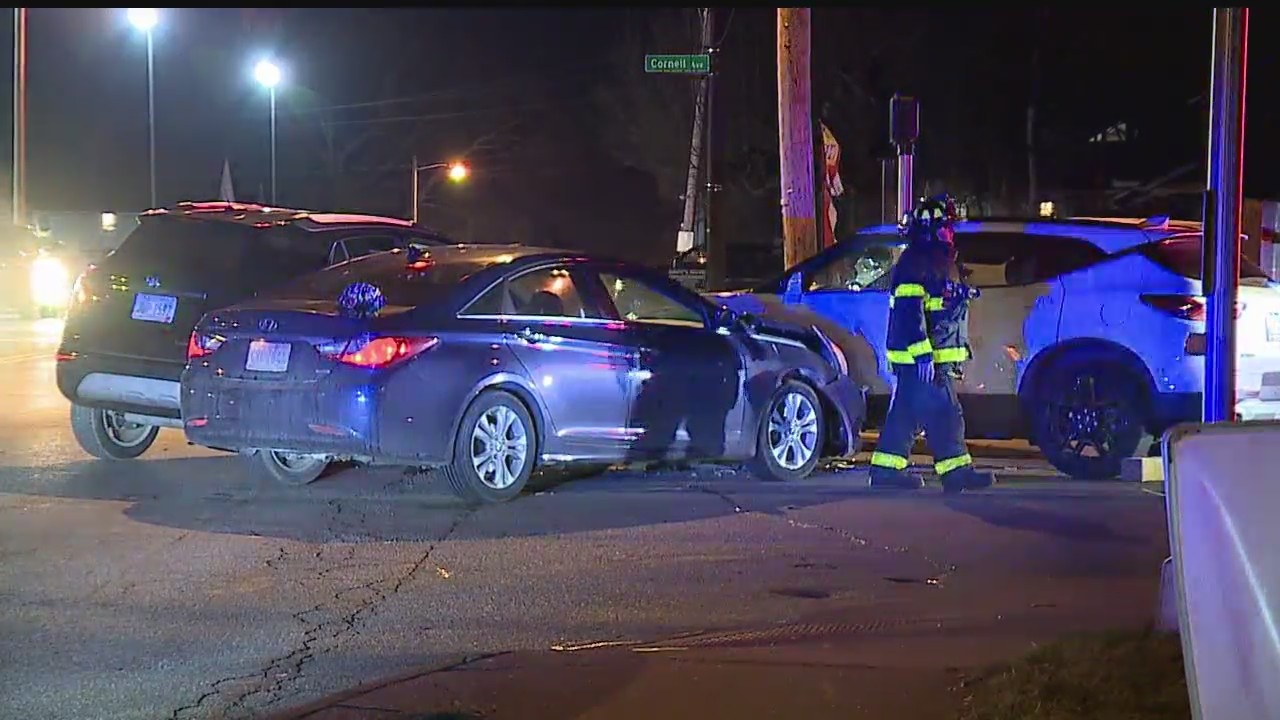 Vehicle causes crash after leading police on chase in Youngstown – WKBN.com
