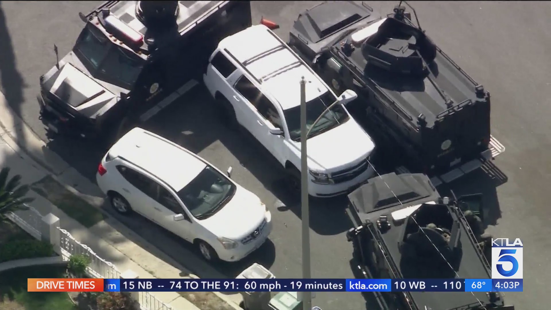 Robbery suspect arrested after chase, standoff in Canyon Country – KTLA