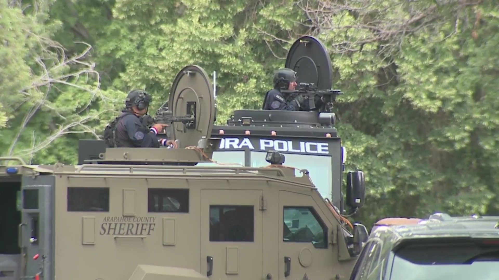 Homicide suspect killed after Aurora barricade standoff – FOX31 Denver