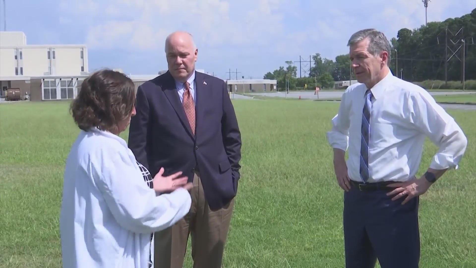 Cooper visits Williamston, talks hospital, Medicaid Expansion WNCT