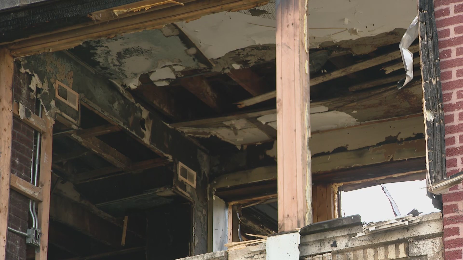 20 people displaced after apartment fire on West Side – WGN-TV