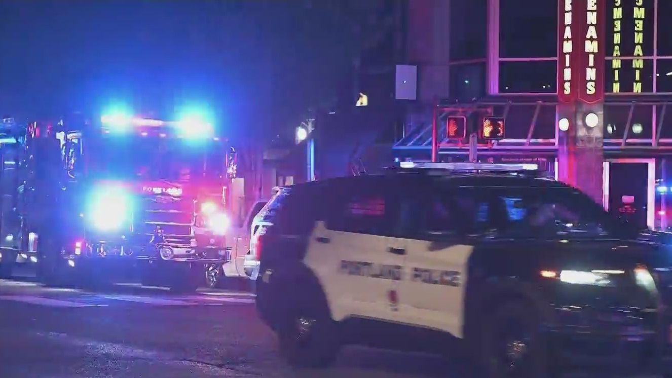 3 hospitalized after early morning NE Portland bar shooting, suspect at