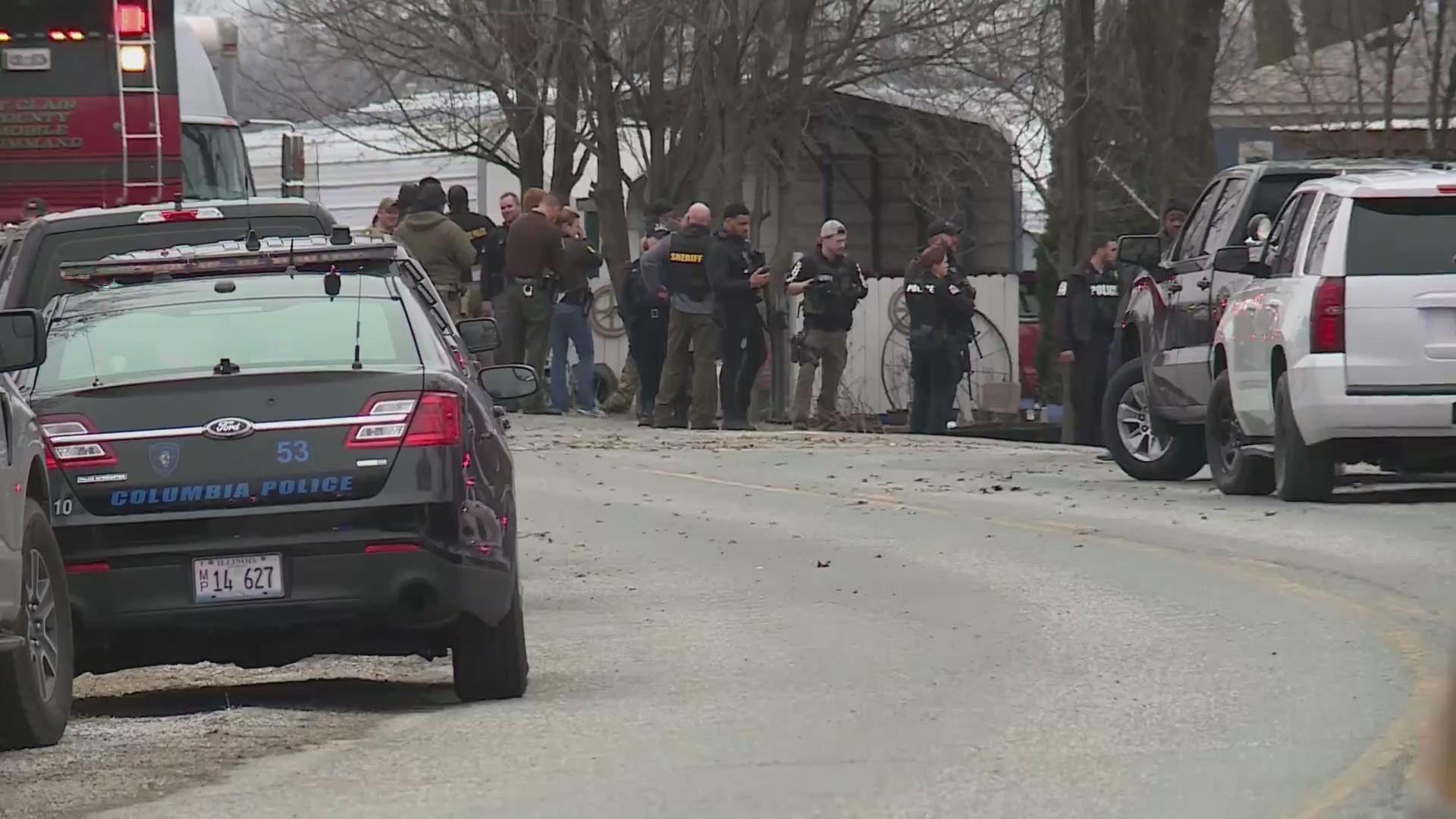 Standoff in Dupo, Illinois following shooting FOX 2