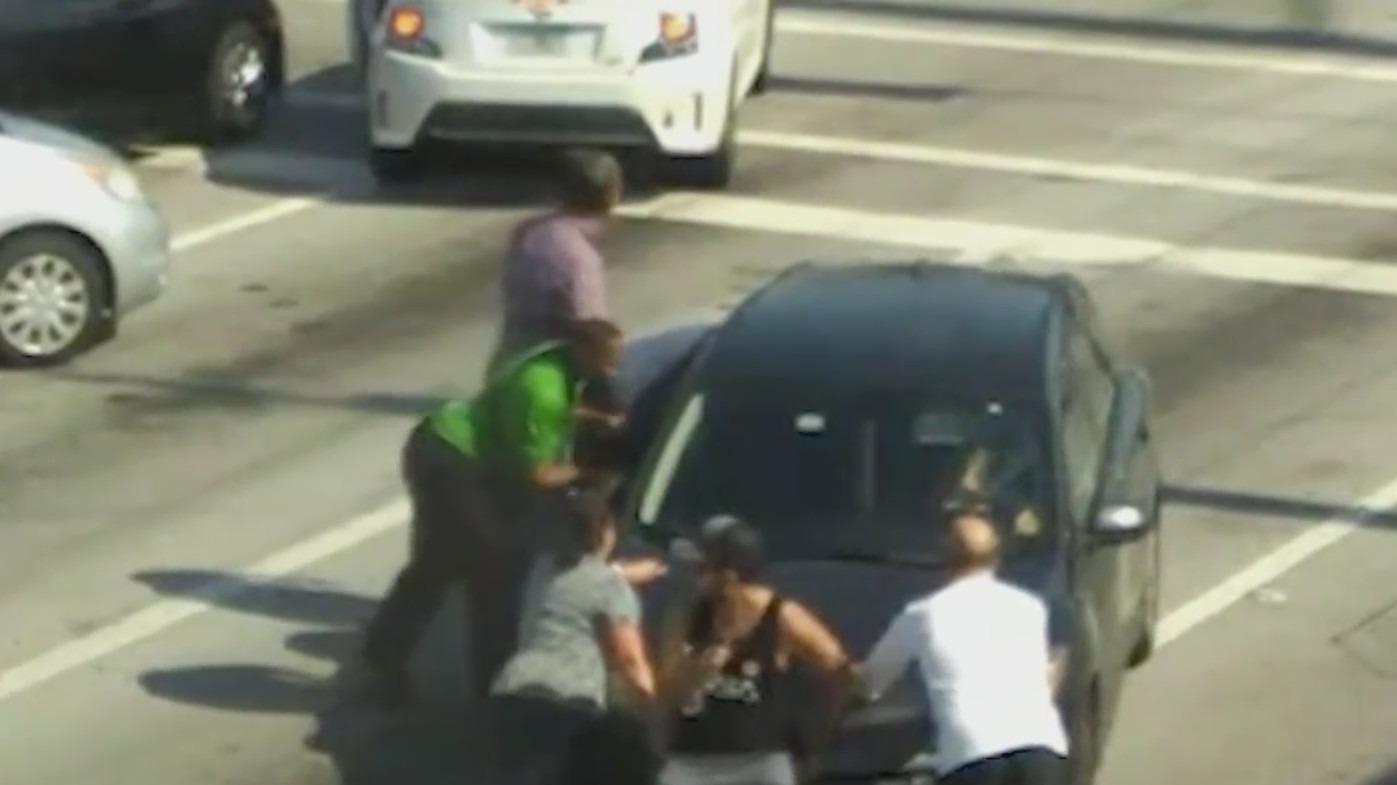 Good Samaritans save driver suffering medical episode | Rush Hour ...