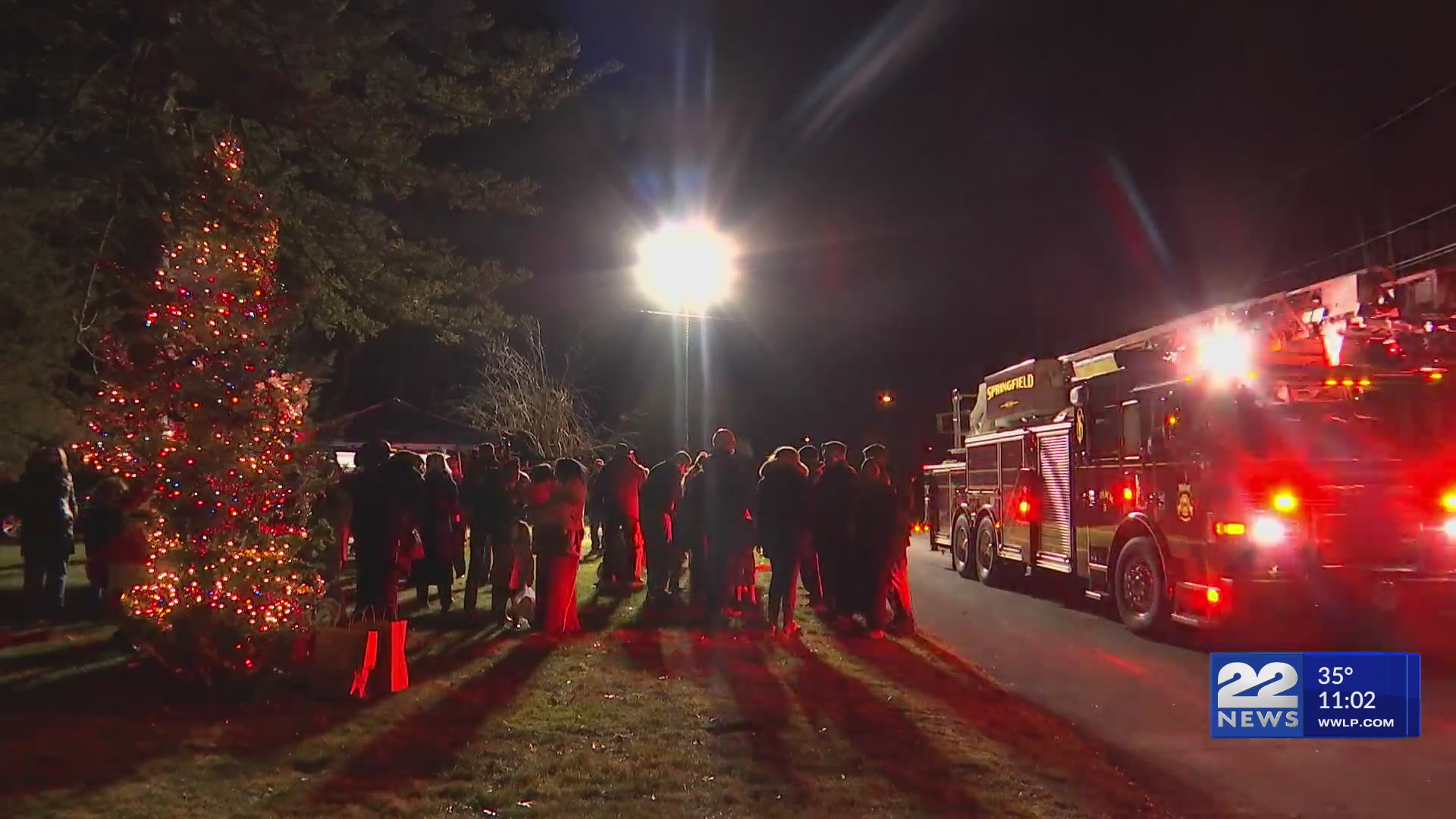 Springfield Spook Light Springfield’s Park Edge lights up for 11th annual tree lighting – WWLP