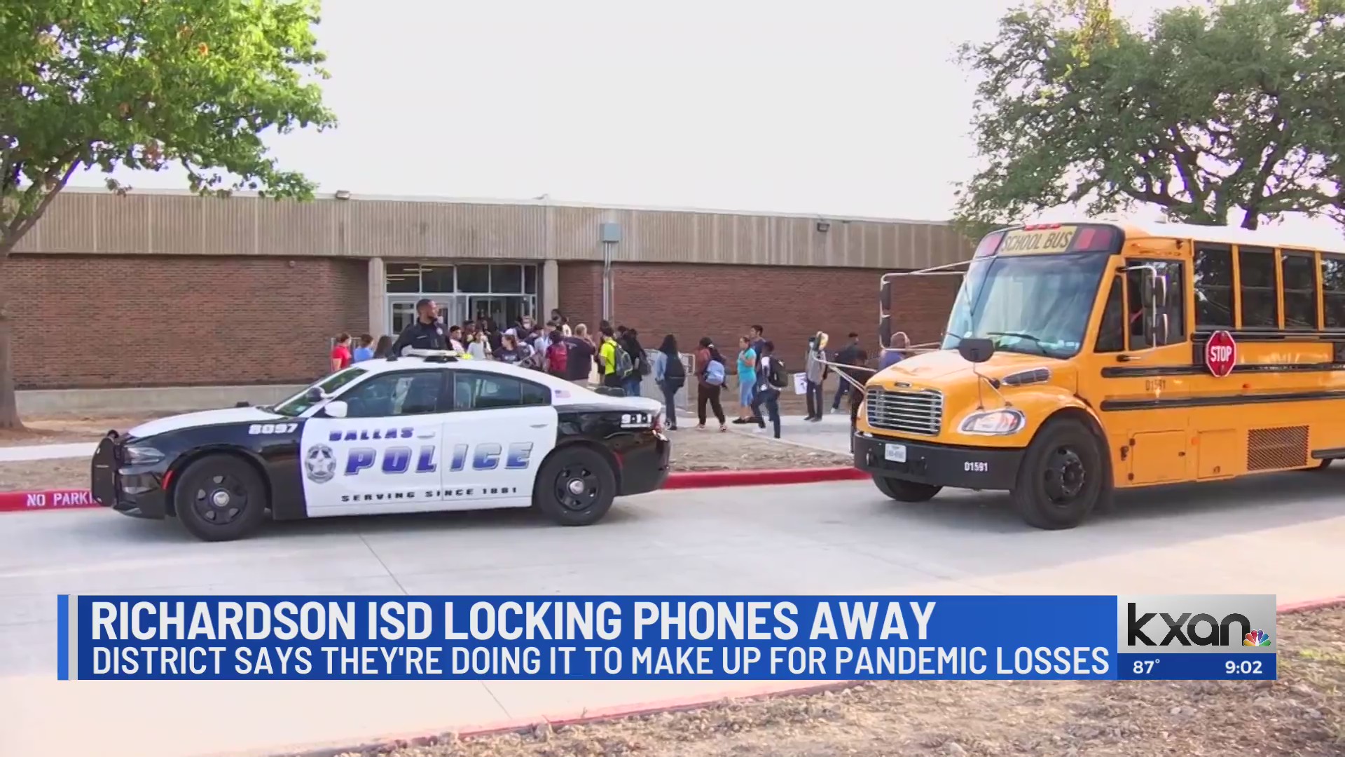 This Texas school district is making students lock up their cell phones