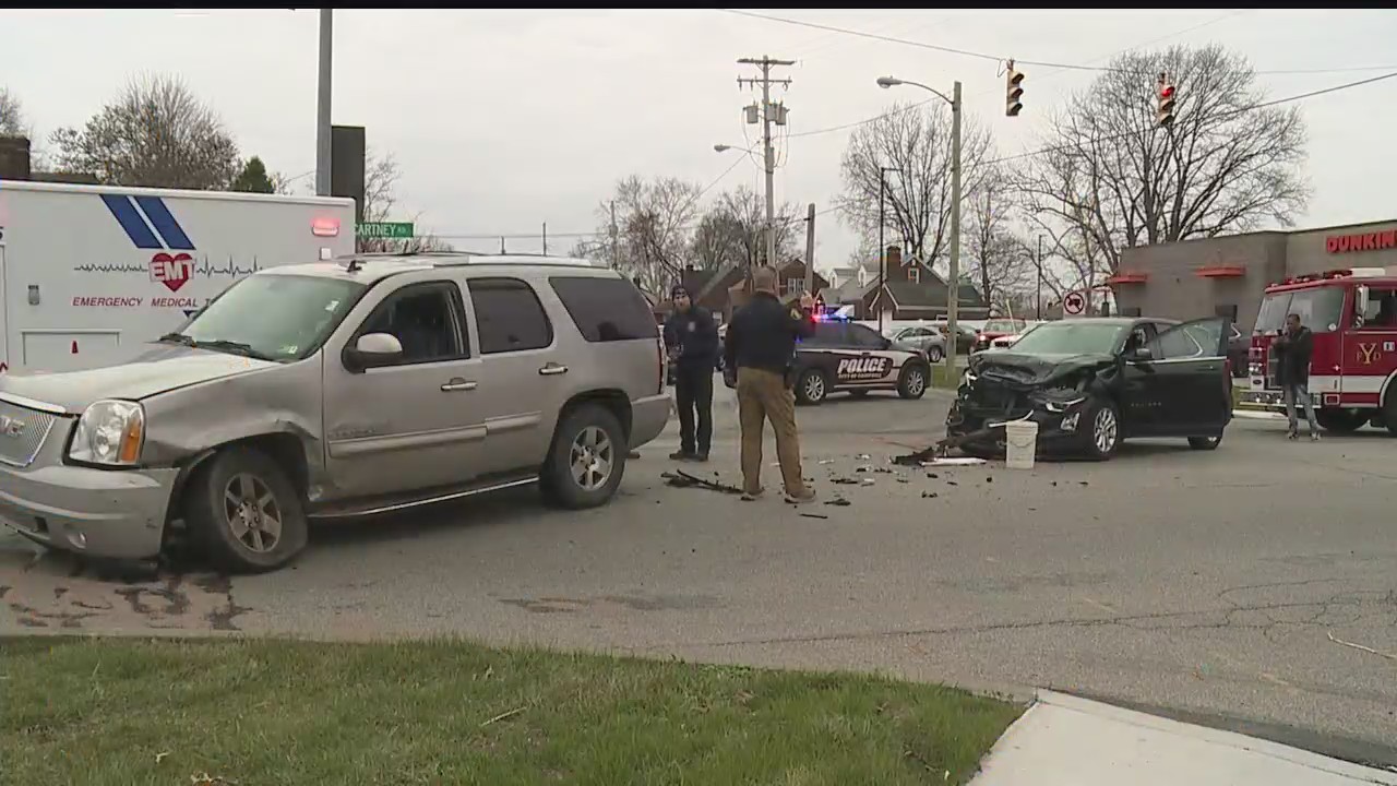 One injured in Mahoning County car crash