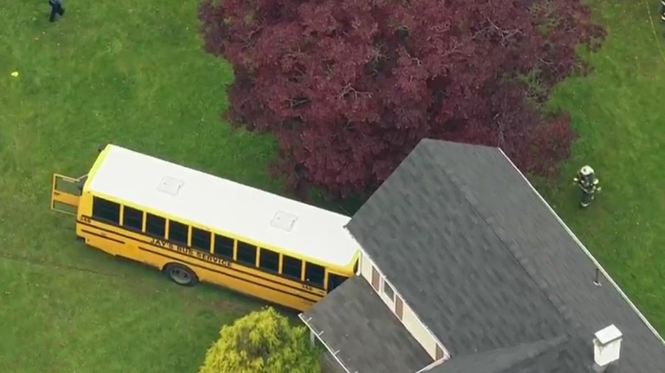 School bus crashes into house in New Jersey – PIX11