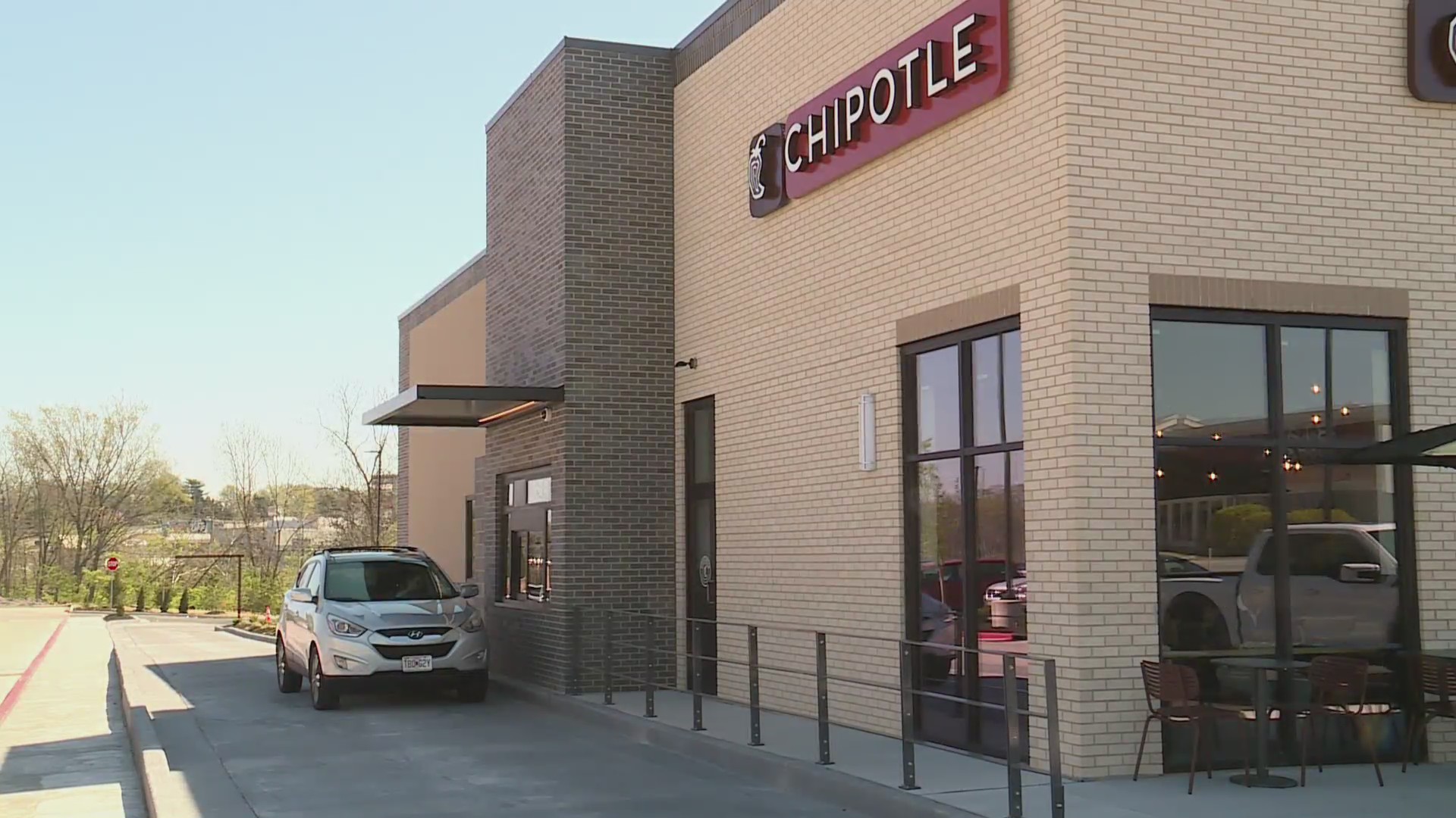 New Chipotle opens in St. Charles with fast lane and employee perks FOX 2