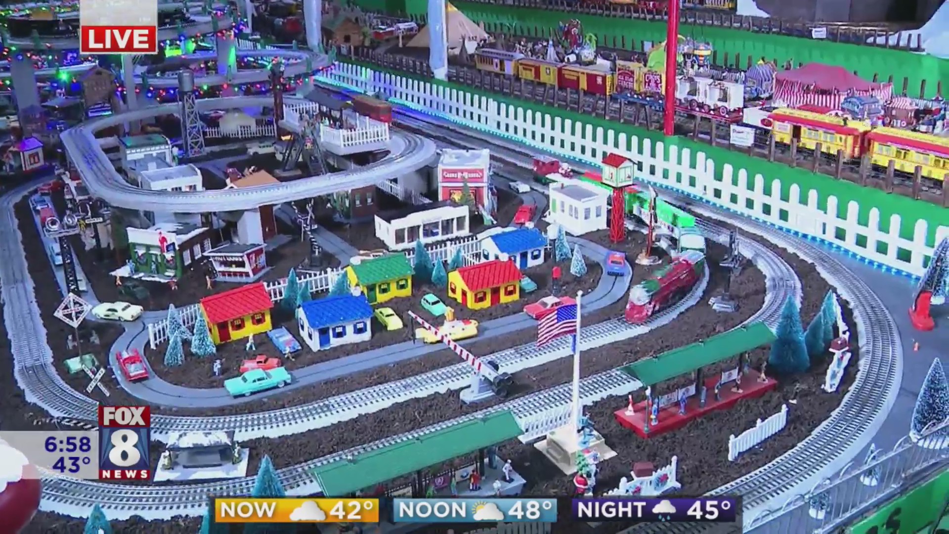 Local nursery turns greenhouse into huge Christmas model train display