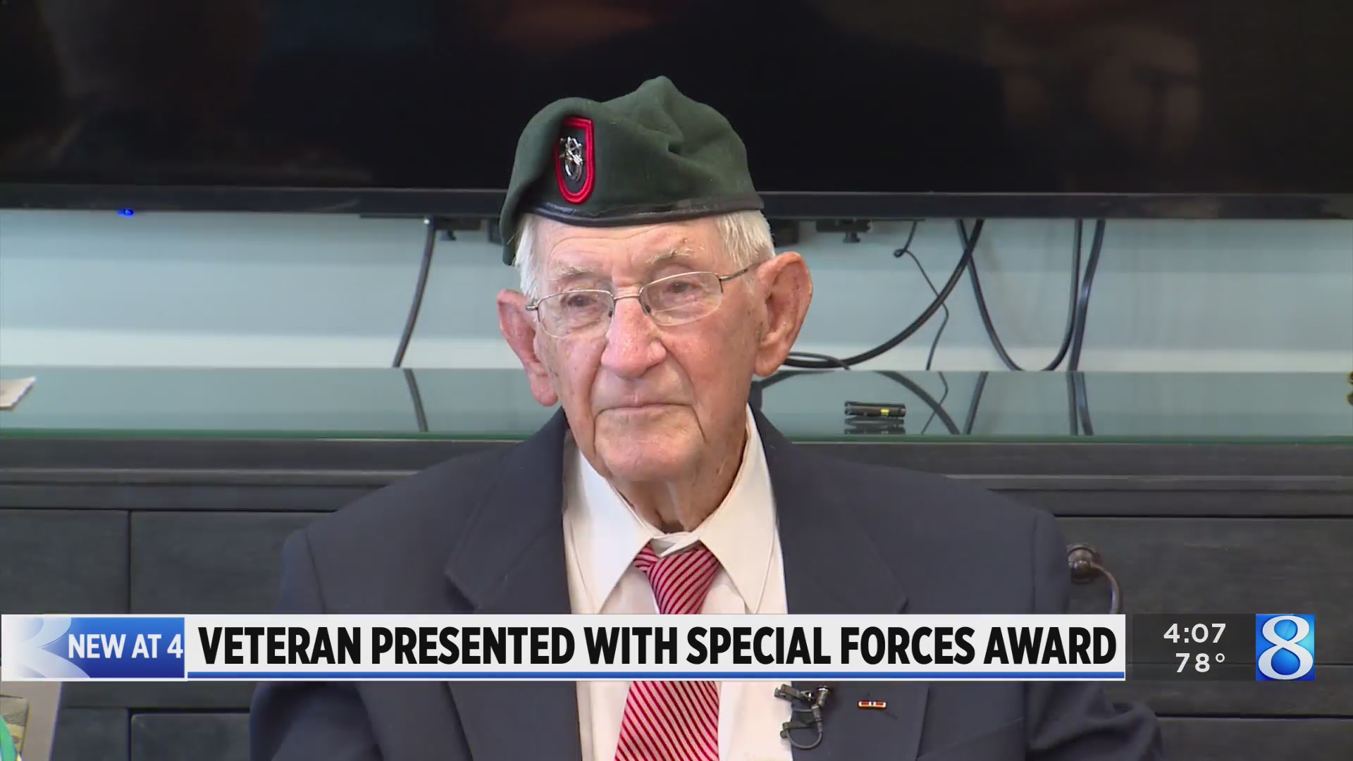 Ed Croot WWII veteran honored with green beret – WOODTV.com