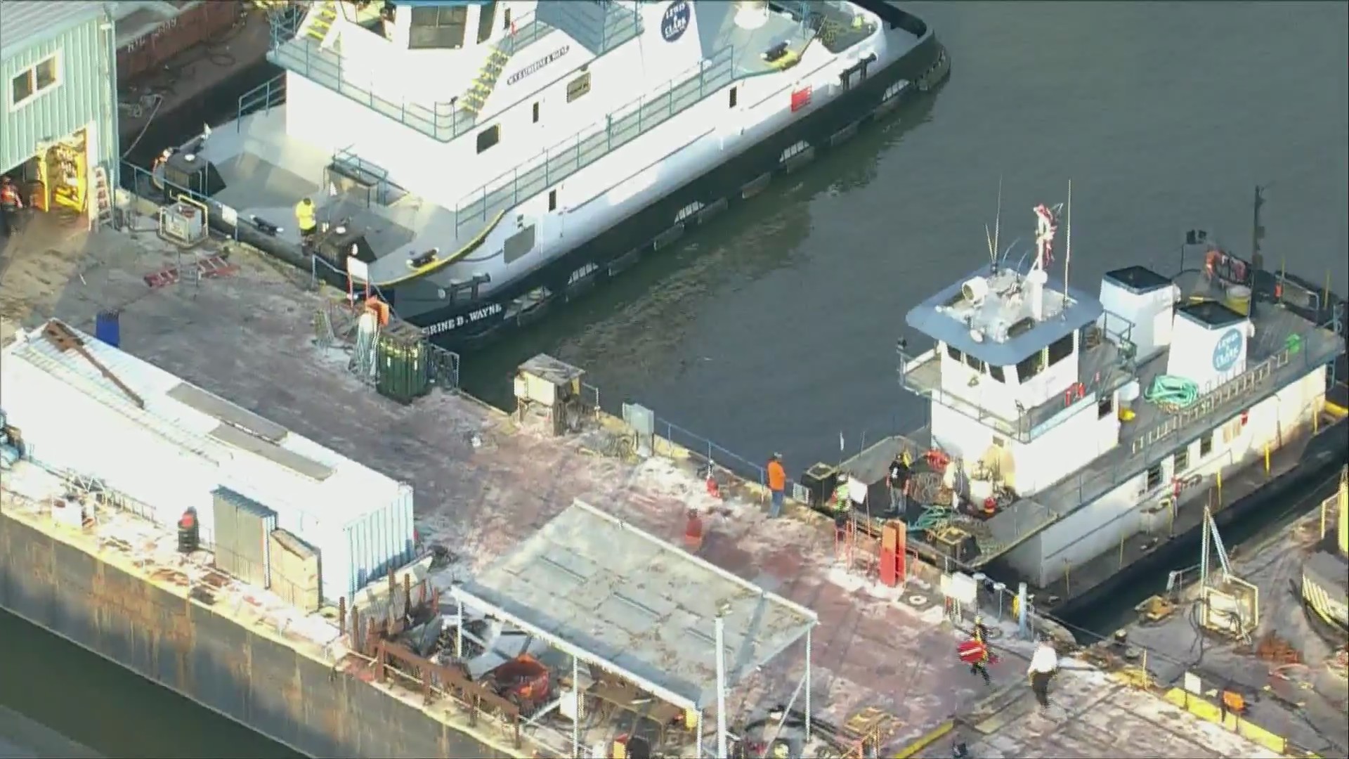 Person falls from barge into Mississippi River, crews investigating – FOX 2