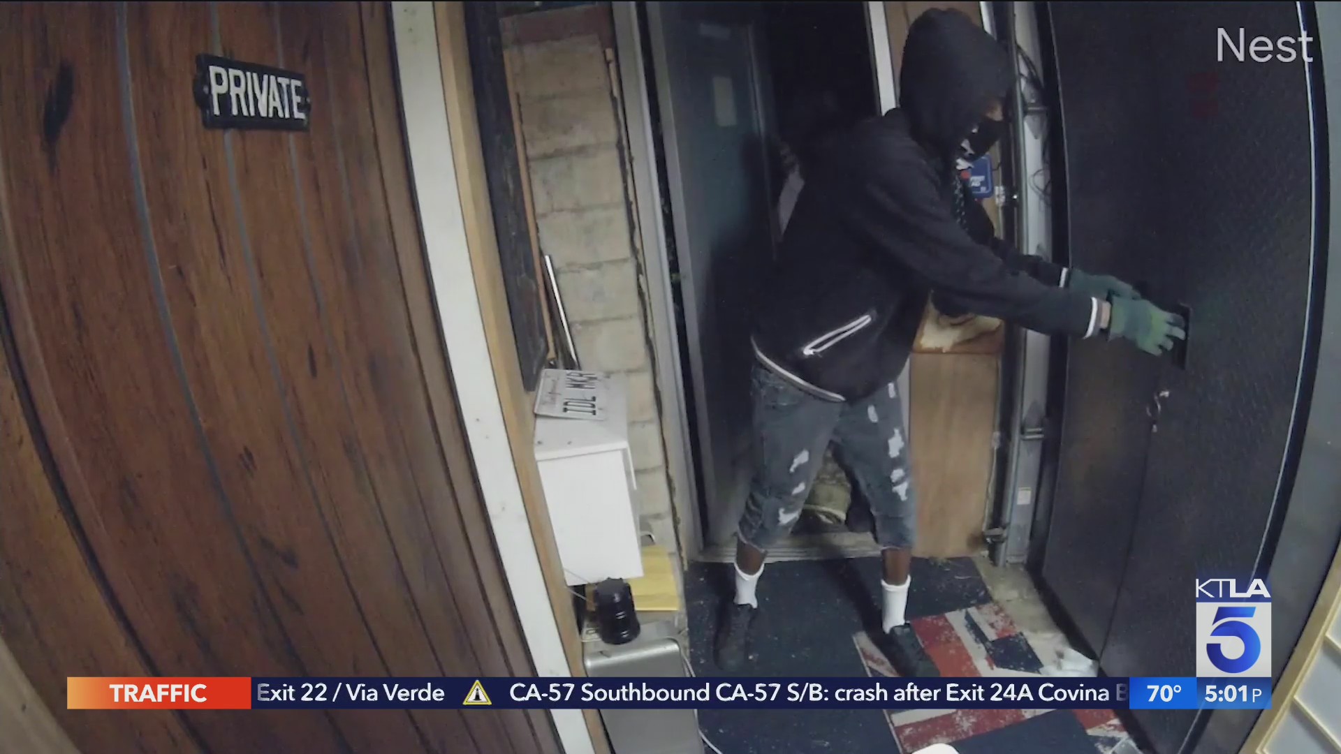 Hollywood Hills resident watches as masked intruders break into home – KTLA