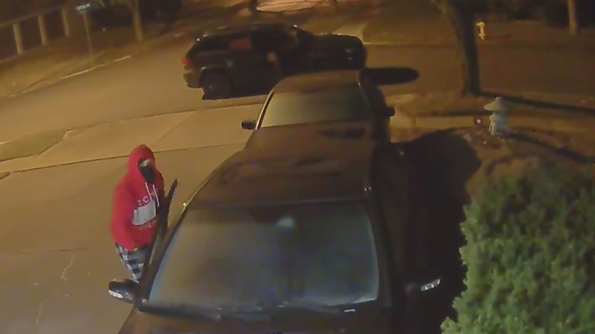 Police investigating car breakins, thefts in Leawood neighborhood