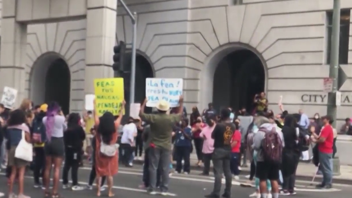 Los Angeles leader in racism scandal resigns Council seat | Morning in ...