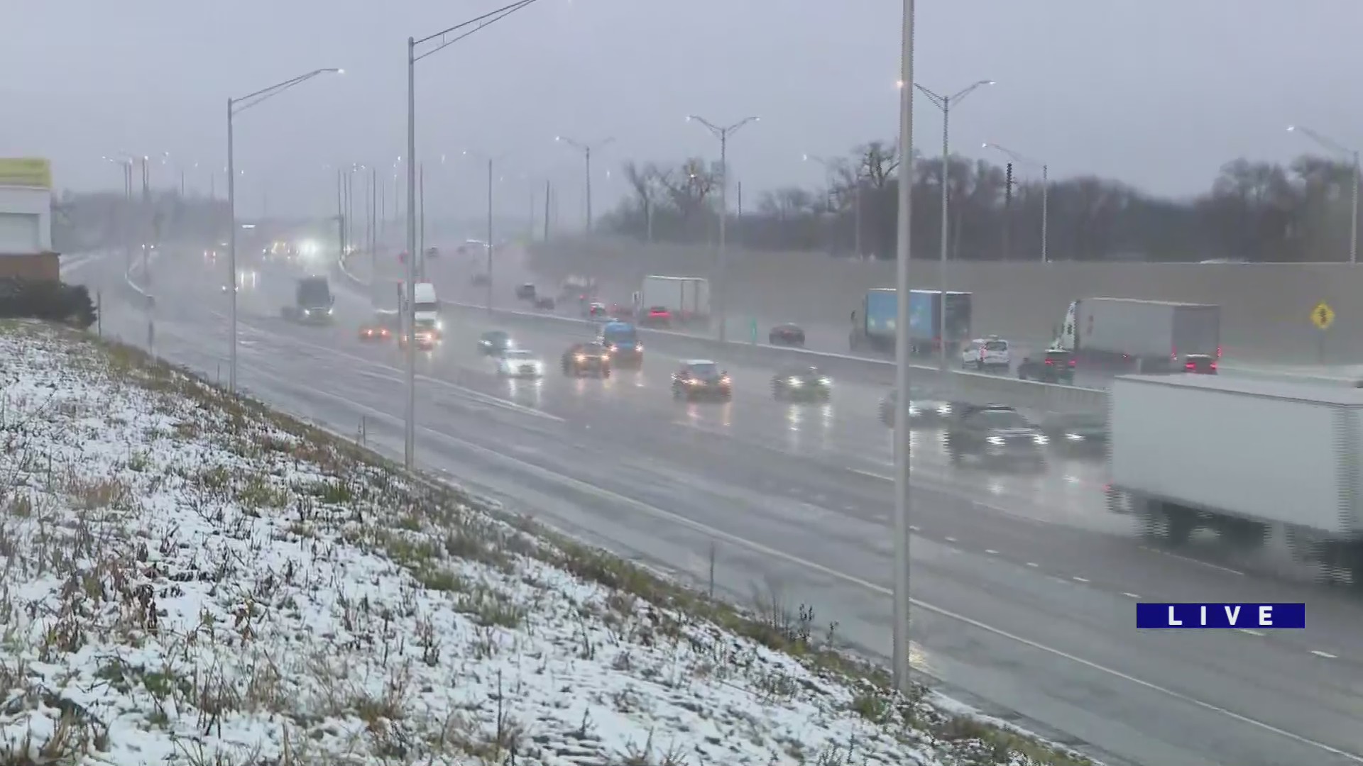 Road conditions at the O’Hare Oasis as winter storm moves through