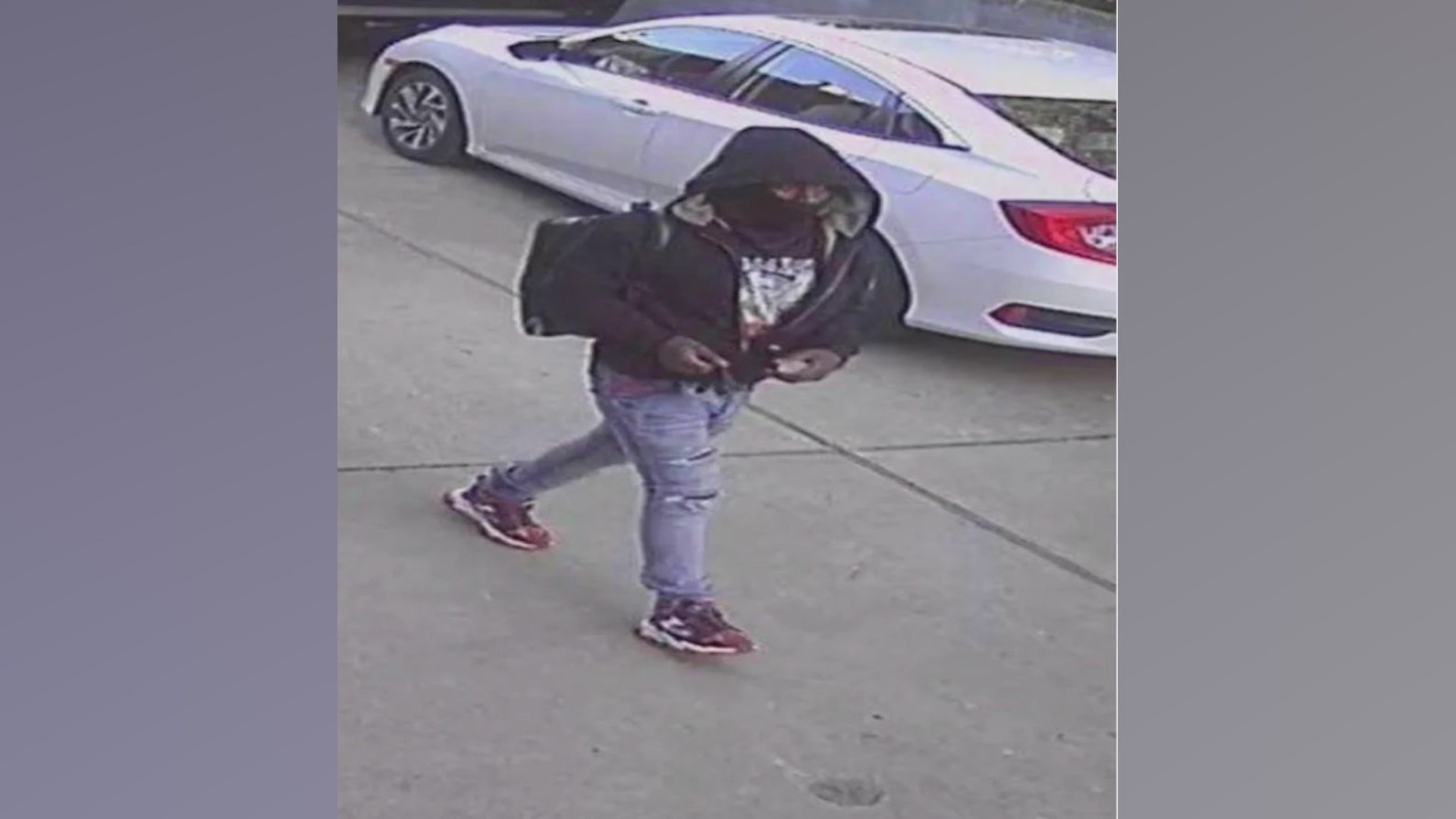 Hampton police search for suspect in armed robbery – WAVY.com