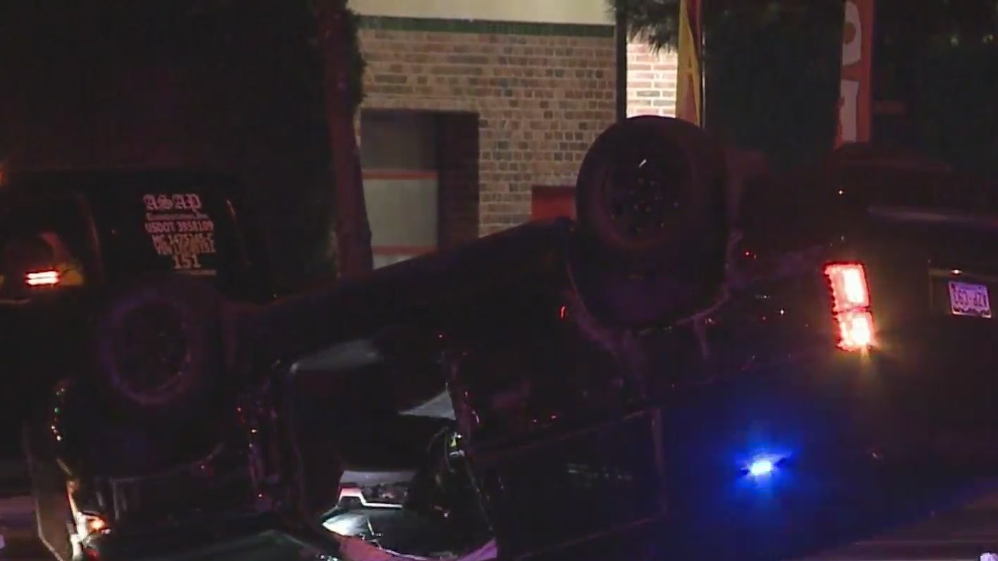 Denver police chase ends with barricade, suspect’s death – FOX31 Denver