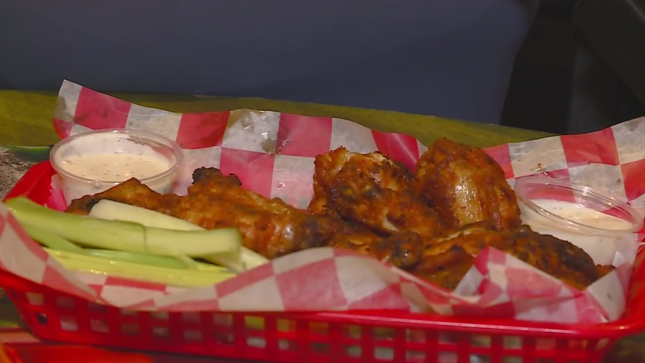 Big Game bites at Wrigley Field Bar & Grill WANE 15