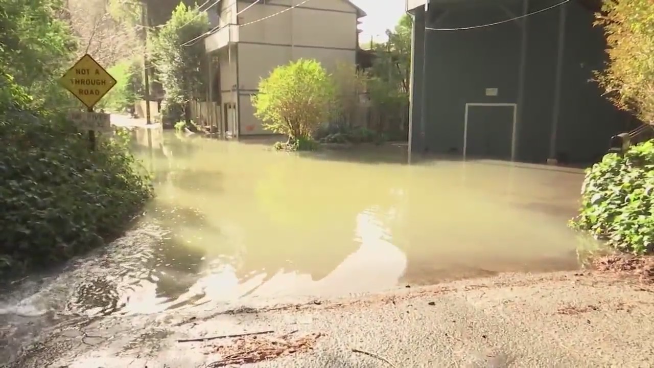 Guerneville residents prepare for potential flooding of Russian River ...